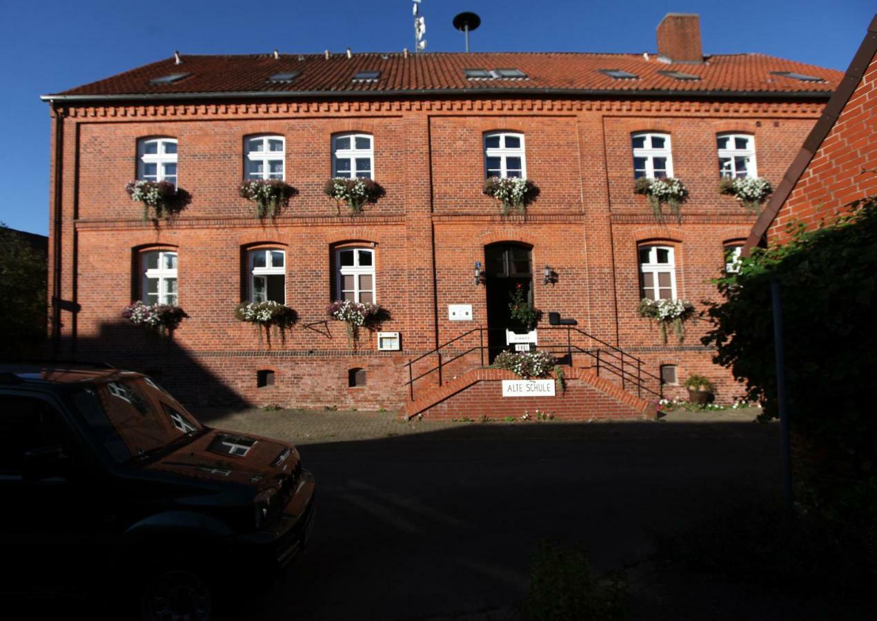 ホテル Alte Schule Schnackenburg エクステリア 写真