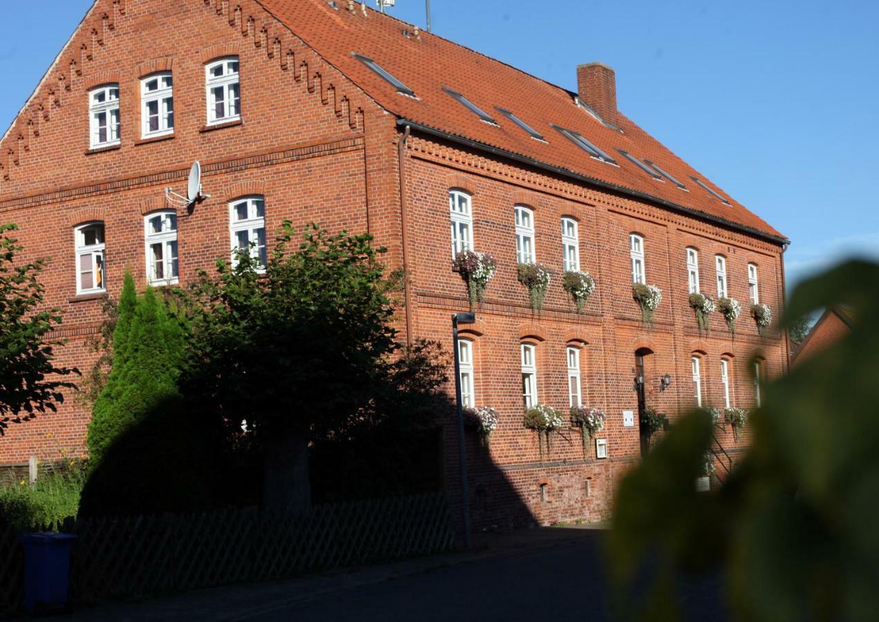 ホテル Alte Schule Schnackenburg エクステリア 写真